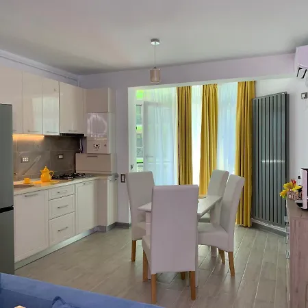Sunflower Alezzi Resort דירה