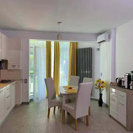 Sunflower Alezzi Resort דירה Năvodari